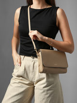 Sac Bandouli�re M Tradition Cuir Etrier Beige tradition ETRA207M-vue-porte